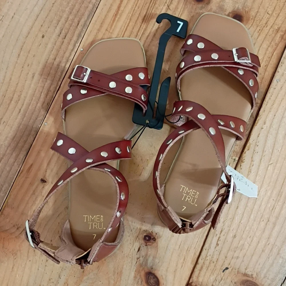 Time & Tru Brown Studded Faux Leather Memory Foam Gladiator Sandals Size 7 NWT